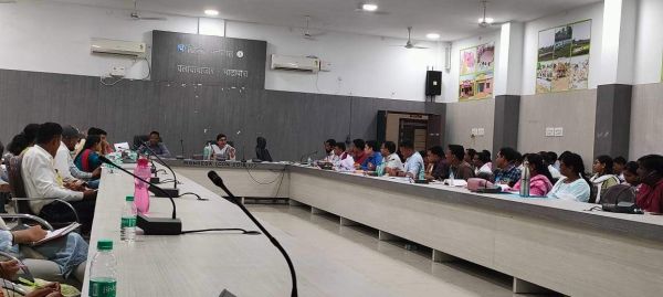 पशुपालक मवेशियों को बांधकर रखें रेडियम पट्टी लगाने के निर्देश