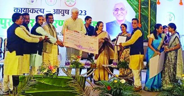 आयुष औषधालय बोरगांव को मिला प्रथम पुरस्कार