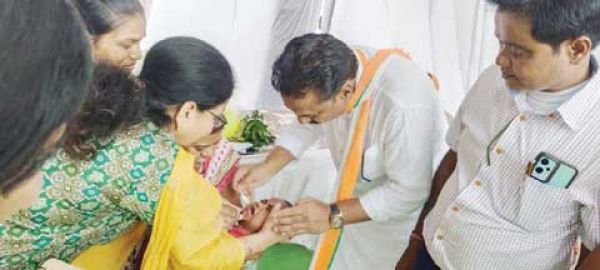 महापौर ने बच्चों को विटामिन ‘ए’ सिरप पिलाकर किया शिशु संरक्षण माह शुरु