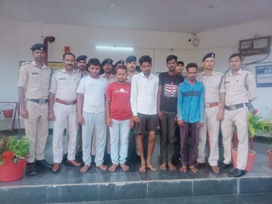 पुलिसकर्मियों पर प्राणघातक हमला, 5 गिरफ्तार