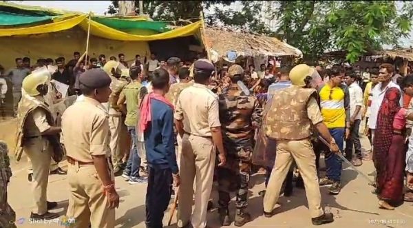 बाइक की ठोकर से सडक़ पर चल रहे युवक की मौत