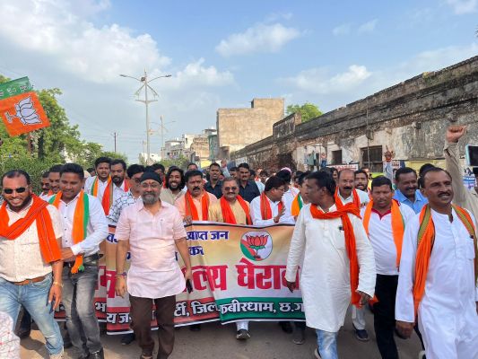 भाजपा का प्रदर्शन, सरकार बदलने के नारों के साथ विधायक कार्यालय घेरा