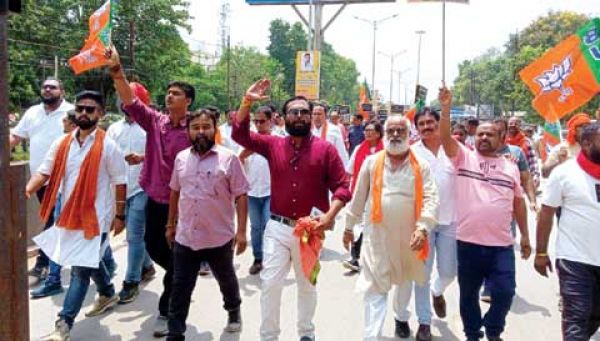 भाजपा का प्रदर्शन, सरकार बदलने के नारों के साथ विधायक कार्यालय घेरा