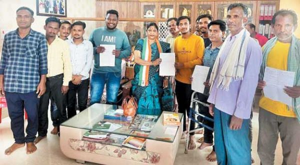 विधायक की अनुशंसा पर जनसंपर्क राशि स्वीकृत कर वितरण