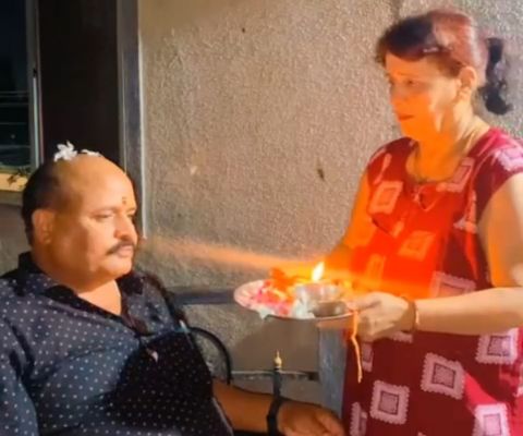 भाइयों की कलाई पर राखी  बांधकर रक्षा का लिया वचन  