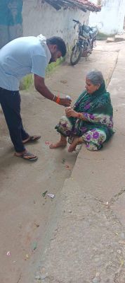 वार्डों में क्लोरिन टेबलेट का वितरण