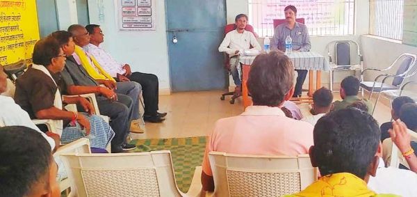  न्यायाधीश ने ग्रामीणों को दी कानूनी जानकारी