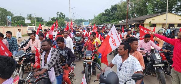 पोलावरम बांध को लेकर सरकार अपनी स्थिति स्पष्ट करें - मनीष कुंजाम