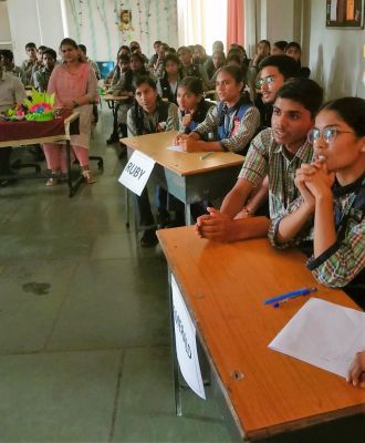 अजीज स्कूल के छात्रों ने दिखाया स्पर्धा में दम