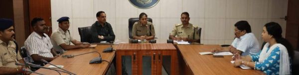 नशा करने वालों की पहचान करें, इसके बाद उसे समझाएं  