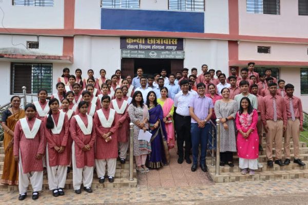 प्रशिक्षु आईएएस अफसरों ने जशपुर संकल्प शिक्षण संस्थान का किया भ्रमण