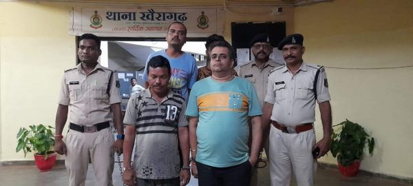 सट्टा-पट्टी व नगदी समेत 4 आरोपी गिरफ्तार