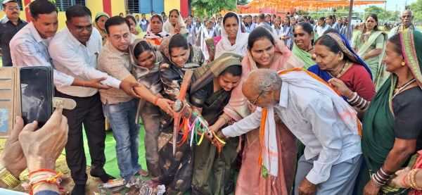 हाईस्कूल भवन निर्माण का भूमिपूजन