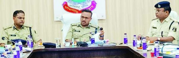 कानून व्यवस्था, मतदान केंद्रों और सुरक्षा बलों के ठहरने की व्यवस्था समेत कई बिन्दुओं पर चर्चा