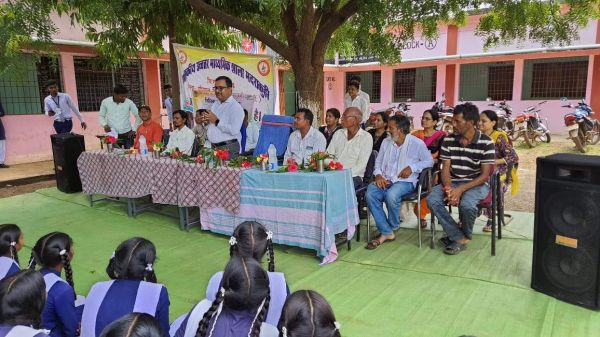 मदराकोही स्कूल में लगा विधिक साक्षरता शिविर