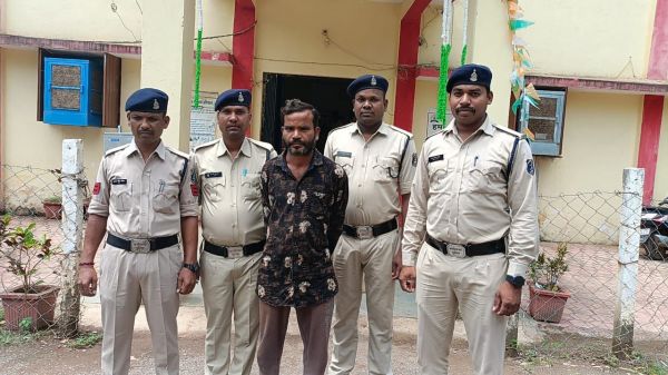 पुरानी रंजिश, टंगिया से वार कर  अधेड़ की हत्या, गिरफ्तार