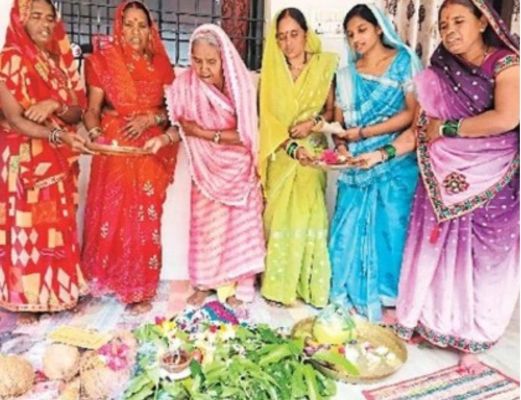संतान की दीर्घायु के लिए महिलाओं ने रखा व्रत, विधि-विधान से की पूजा