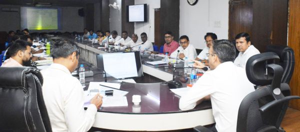 लंबित मामलों के शीघ्र निराकरण के निर्देश