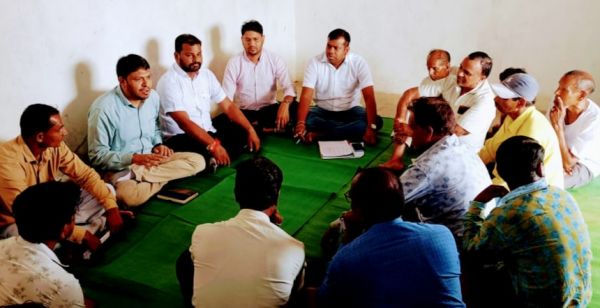  बूथ प्रवास के तहत भाजपाई पहुंचे राखी