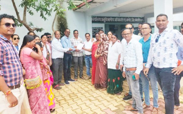 कर्मचारी फेडरेशन ने स्वास्थ्य कर्मियों के हड़ताल का किया समर्थन, सौंपा ज्ञापन