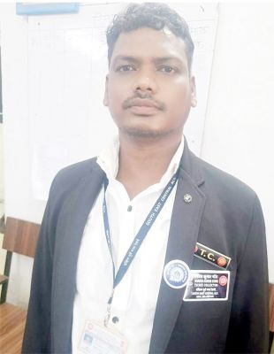 पैसेंजर ट्रेन में नकली टीटी पकड़ाया, शिकायत के बाद जीआरपी ने किया गिरफ्तार  
