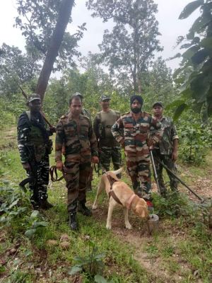 5-6 किलो का बम बरामद, जवानों ने किया निष्क्रिय