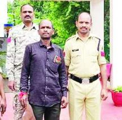 9 साल से फरार आरोपी पकडय़ा