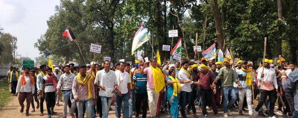 आदिवासी युवक की मौत, आक्रोशित समाज ने दूसरे दिन किया उग्र आंदोलन