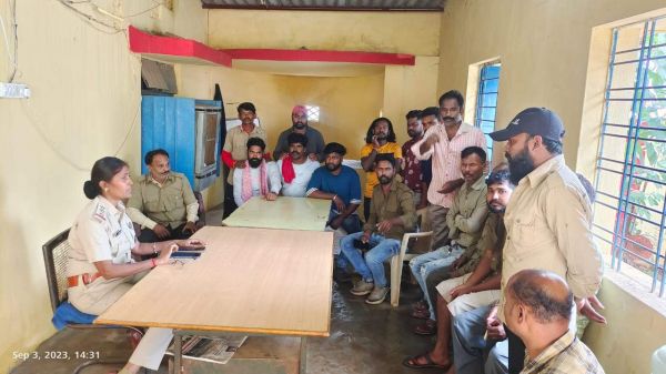 बस्तर पुलिस ने ऑटो चालकों व ढाबा संचालकों की ली मीटिंग