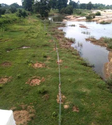 हसदो नदी की जमीन पर  फेंसिंग कर अवैध कब्जा