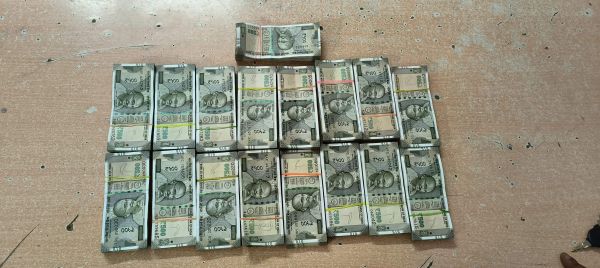 पुलिस ने जांच के दौरान दो लोगों से जब्त किए 14.80 लाख 