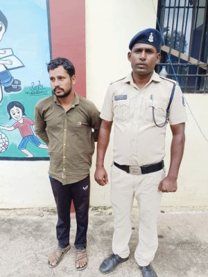 48 लीटर महुआ शराब संग गिरफ्तार