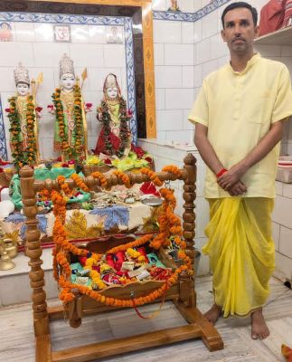 धूमधाम से मनी जन्माष्टमी, मंदिरों में बरसते पानी के बीच उमड़ा जन सैलाब