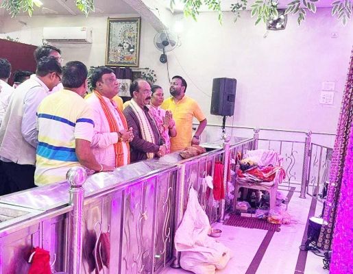 श्रीकृष्ण जन्माष्टमी झूला उत्सव, झांकियों के दर्शन के लिए उमड़ी भीड़  
