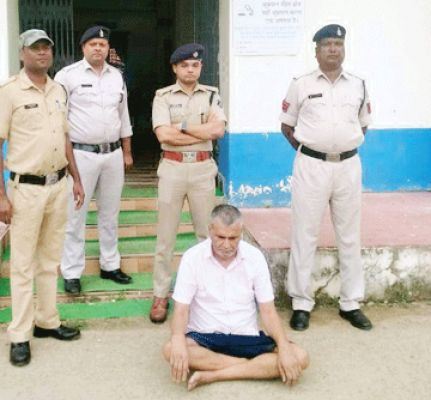 अवैध रूप से गांजा बेचते पकड़ाया