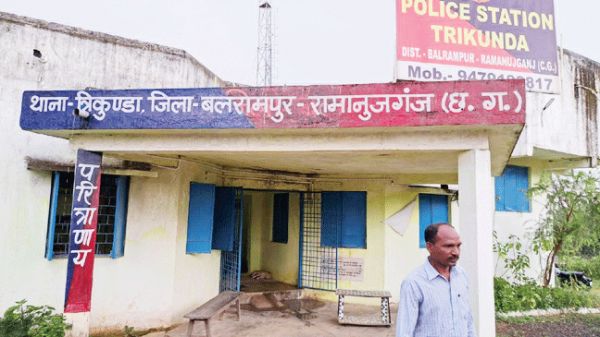 जर्जर भवन में संचालित हो रहा त्रिकुंडा थाना