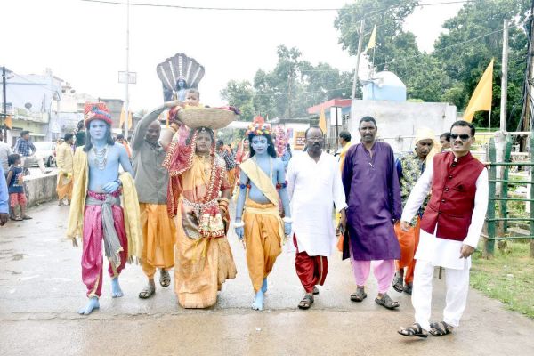 कृष्णमय हुईं नगरी