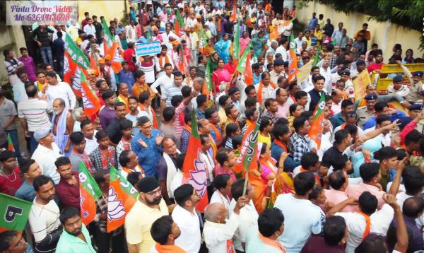 भाजपाईयों ने किया विधायक कार्यालय का घेराव