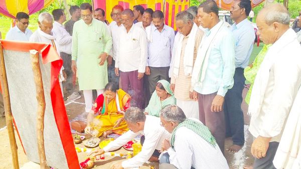 सिहावा विधायक ने बरबांधा जलाशय जीर्णोद्धार का किया भूमिपूजन