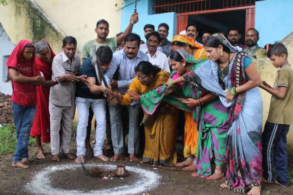 मेयर ने किया भवन निर्माण करने भूमिपूजन