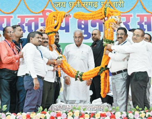 हाथकरघा में तैयार कपड़ों से बनेंगे स्कूली ड्रेस, सीएम की घोषणा