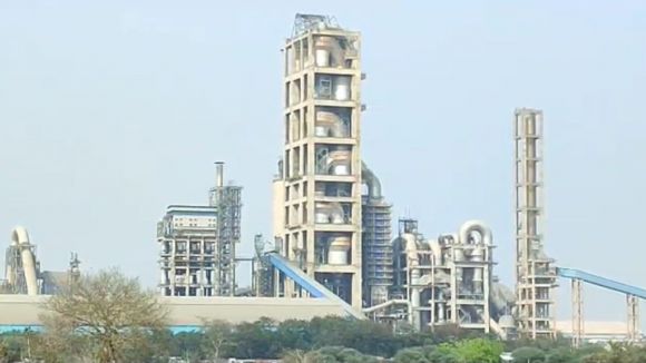 जिला प्रशासन के उदासीनता का फायदा उठा रहे सीमेंट प्लांट