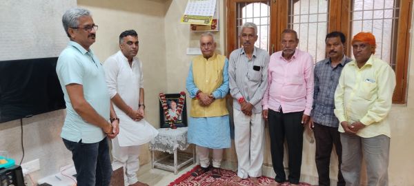 चंद्रशेखर ने जवाहर कोचर को दी श्रद्धांजलि