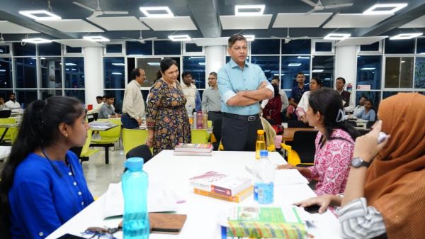 मेहनत करने की आदत बनाये रखें - मुख्य सचिव जैन