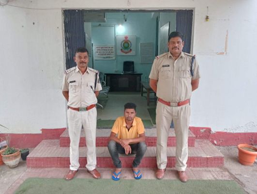 पुरानी रंजिश पर युवक को कार से कुचलने की कोशिश, गिरफ्तार  