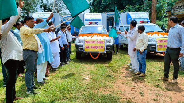 संसदीय सचिव ने मोबाइल वेटनरी यूनिट की वाहन को झंडी दिखा रवाना किया