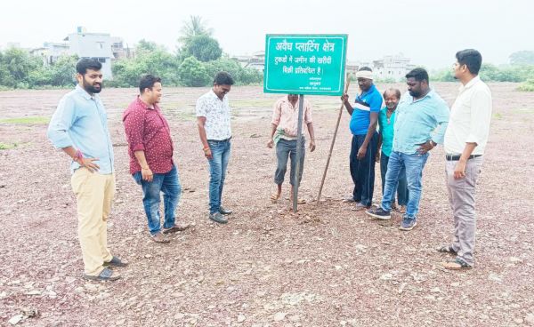 अवैध प्लाटिंग पर निगम की कार्रवाई
