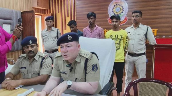 चुड़ा व धारदार हथियार से आधा दर्जन युवकों ने किया जानलेवा हमला, 3 गिरफ्तार