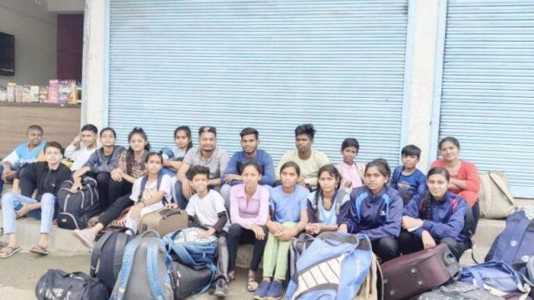 संभाग स्तरीय कराटे स्पर्धा के खिलाड़ी हुए रवाना