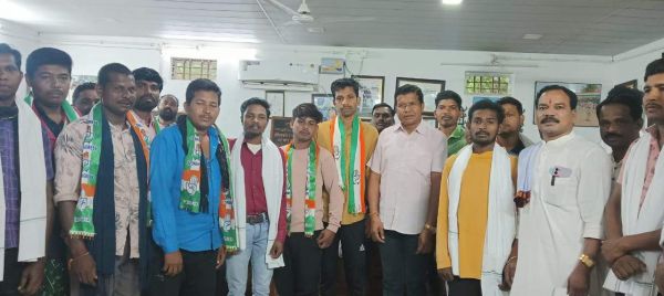 16 ग्रामीणों एवं भाजपा समर्थकों  ने किया कांग्रेस प्रवेश